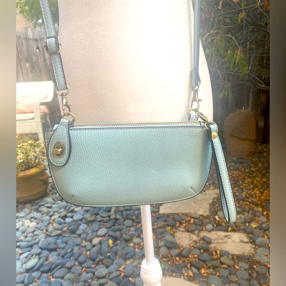 NWOT JOY SUSAN Vegan Crossbody Wristlet Clutch